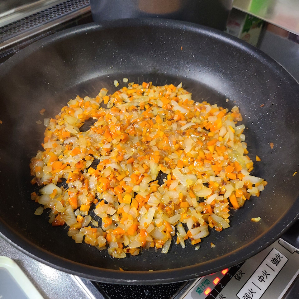 焼き付けるように炒める