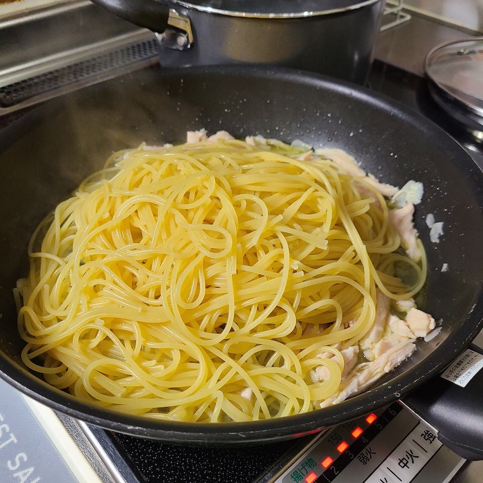 パスタを入れる