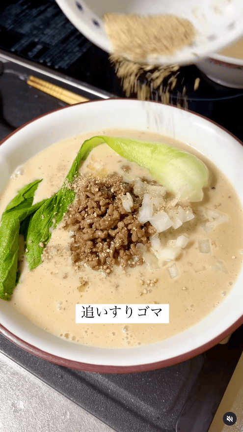 すりゴマをかける