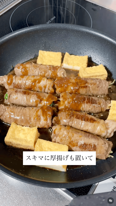 厚揚げも入れる場合は、隙間に並べて一緒にタレを絡めながら煮る