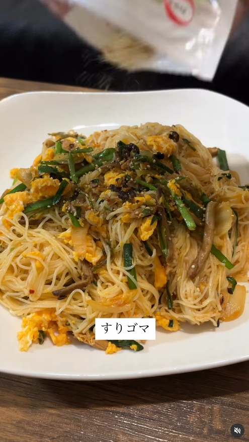 お好みですりごまをかける