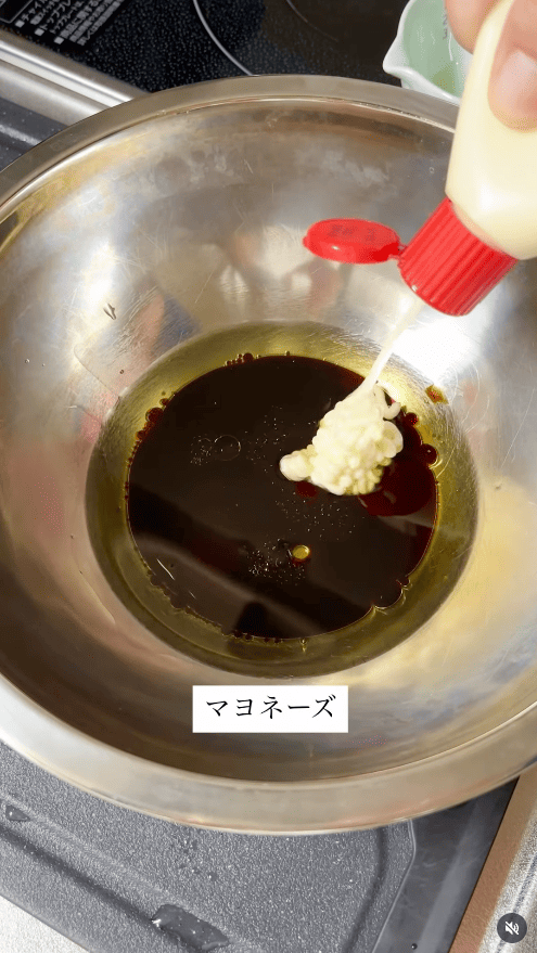 マヨネーズを入れる