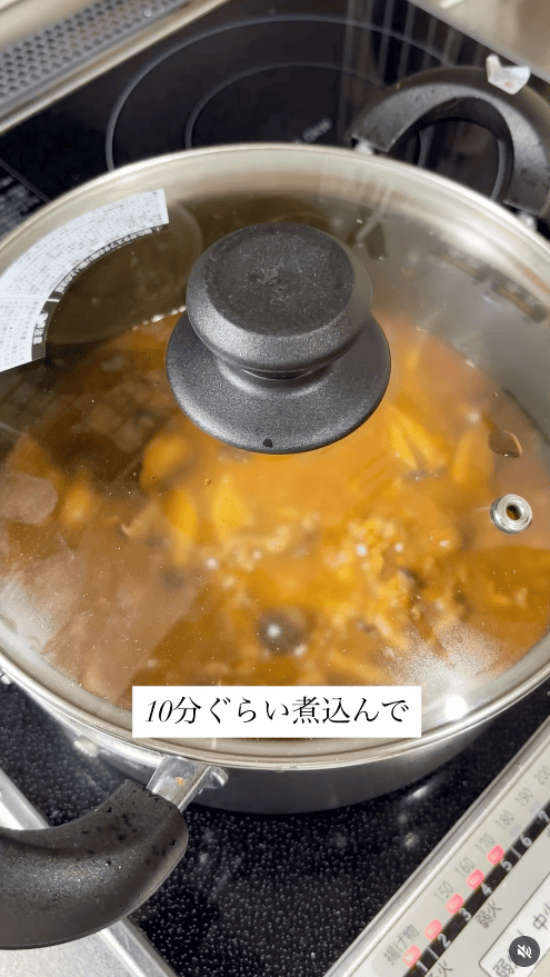 加えて混ぜ、蓋をして弱火で10分煮込む