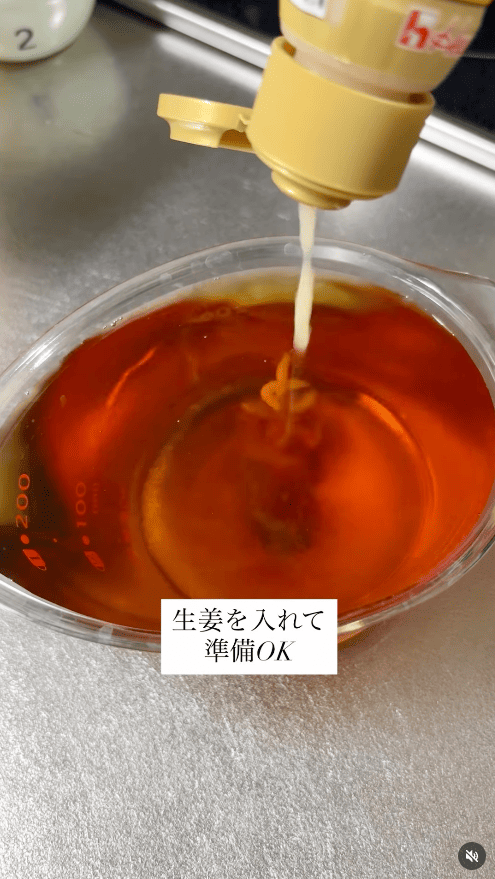 水に【つゆ】全部を入れて混ぜる