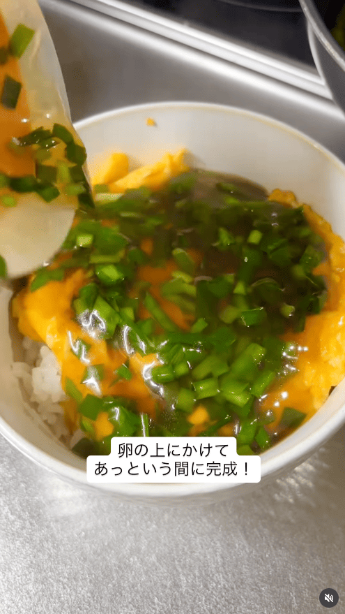 卵の上にニラあんをたっぷりかけたら完成