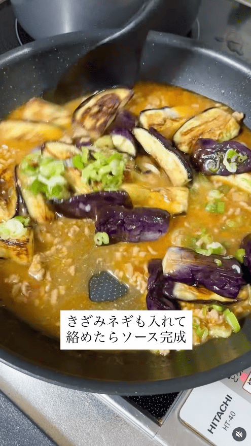 刻みネギを加えて全体を絡める