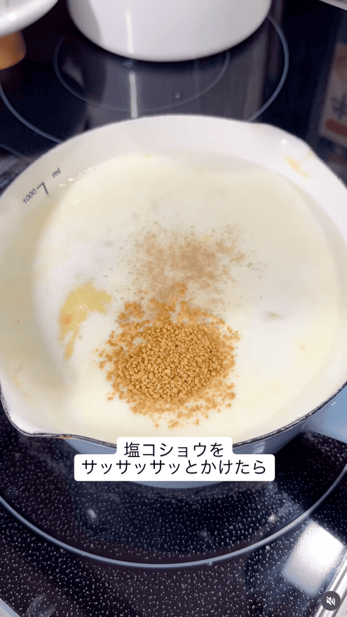 塩コショウを加える