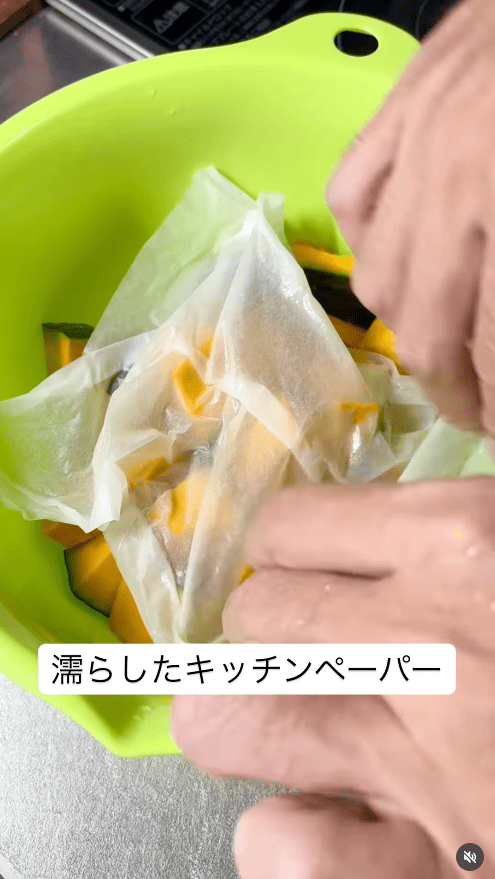 耐熱容器に入れて濡らしたキッチンペーパーを被せる