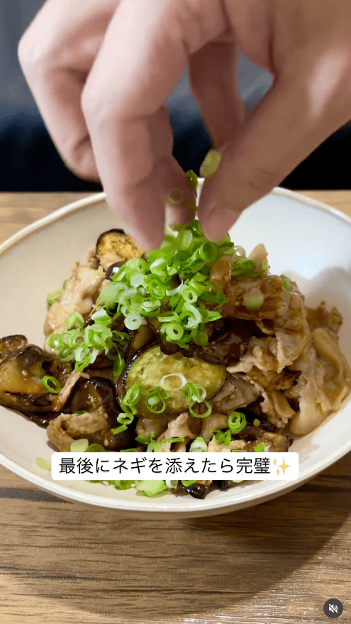 仕上げに刻みネギを散らしたら完成