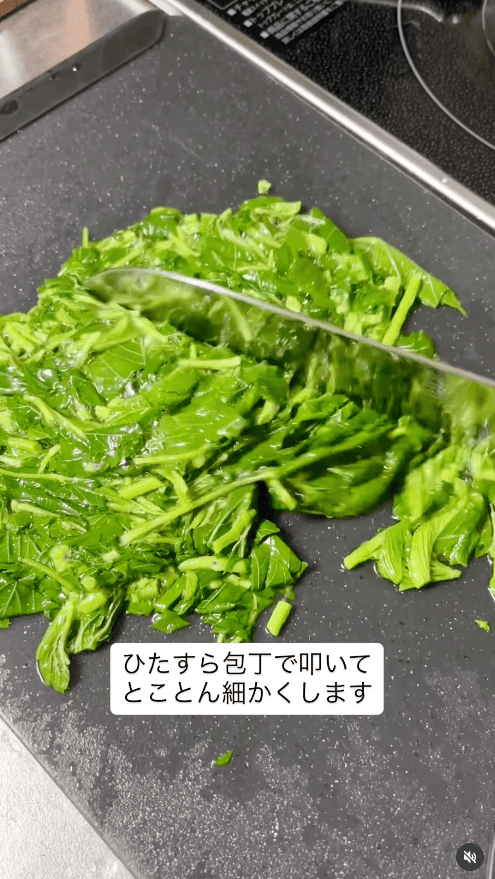 包丁でとことん細かく叩く