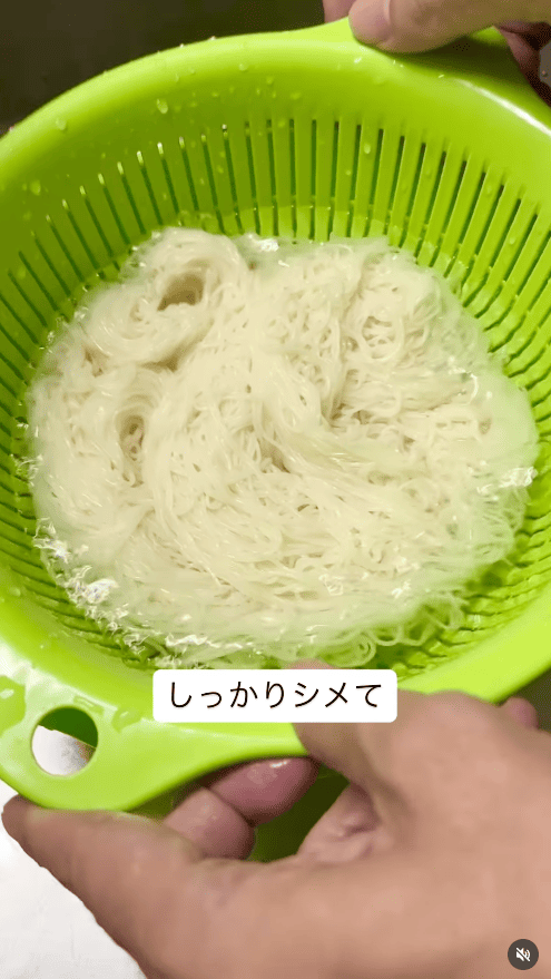 茹で上がったら、氷水でしっかり締める