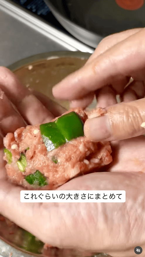 タネを食べやすい大きさにまとめる